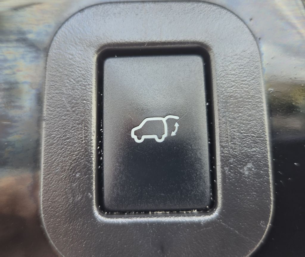 Photo 9 of this TOYOTA SIENNA