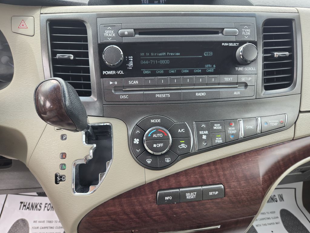 Photo 15 of this TOYOTA SIENNA