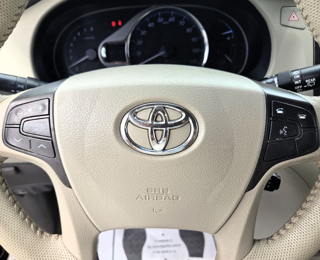 Photo 17 of this TOYOTA SIENNA