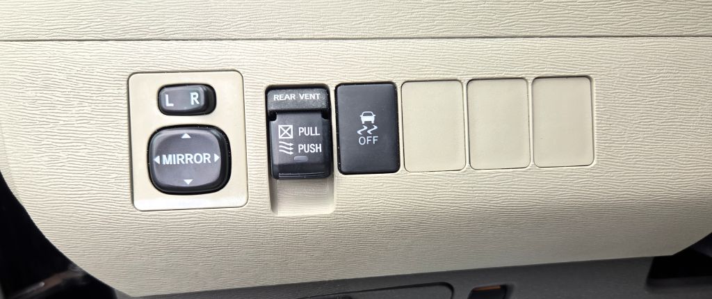 Photo 18 of this TOYOTA SIENNA