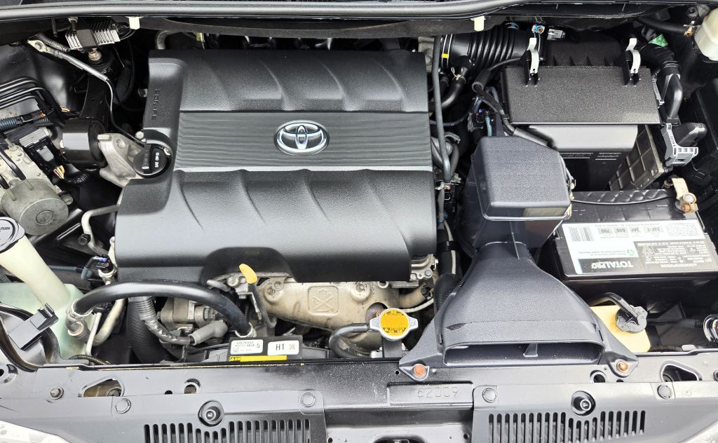 Photo 19 of this TOYOTA SIENNA