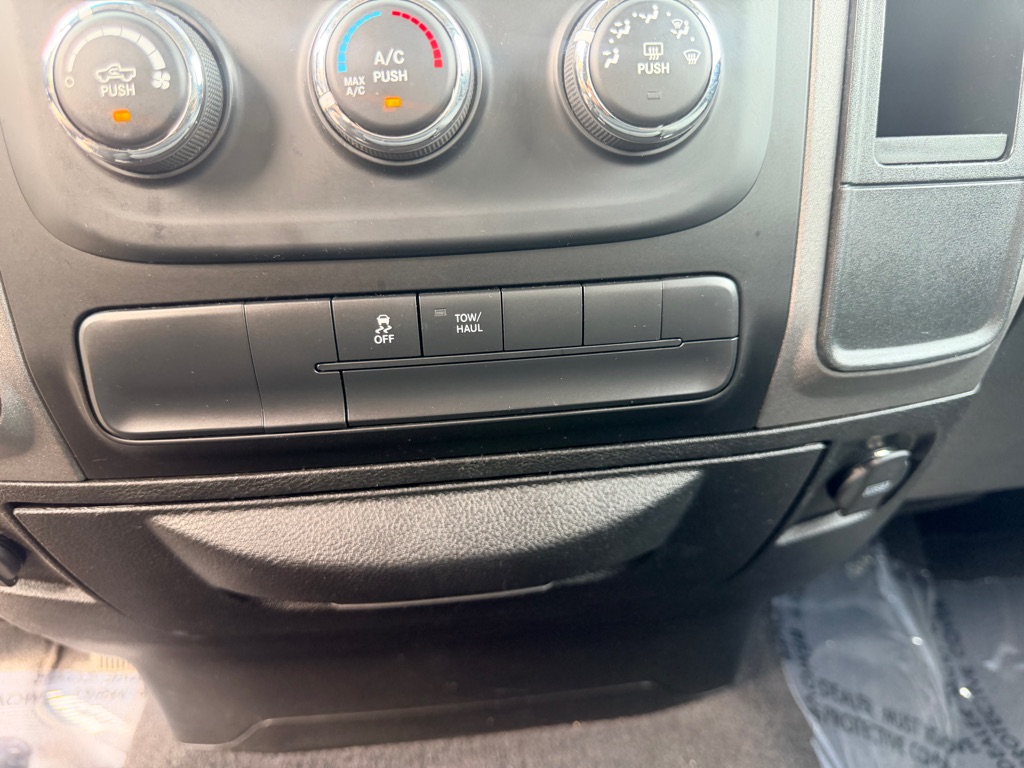 Photo 35 of this RAM 1500 CLASSIC