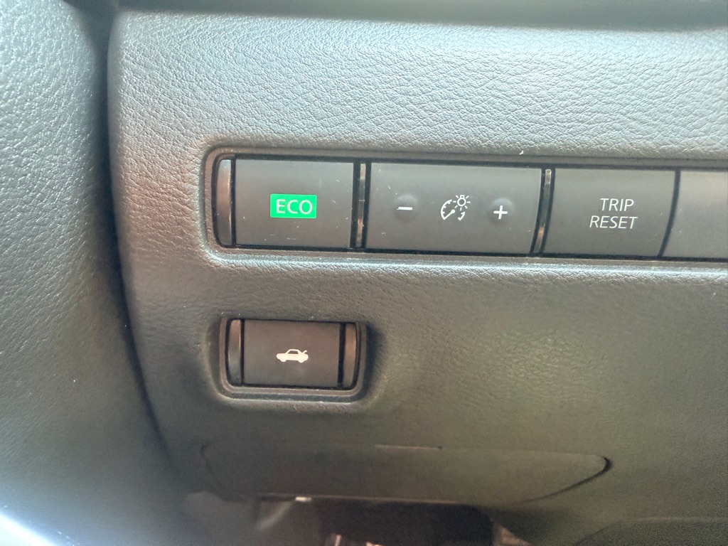 Photo 27 of this NISSAN SENTRA