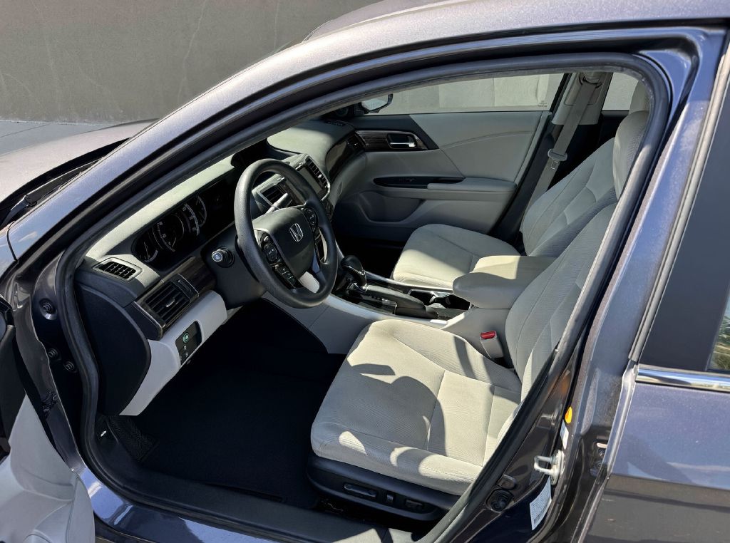 Photo 7 of this HONDA ACCORD