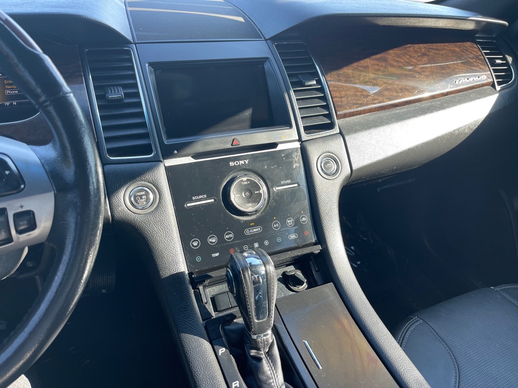 FORD TAURUS 2017 FORD TAURUS 1FAHP2F83HG121721