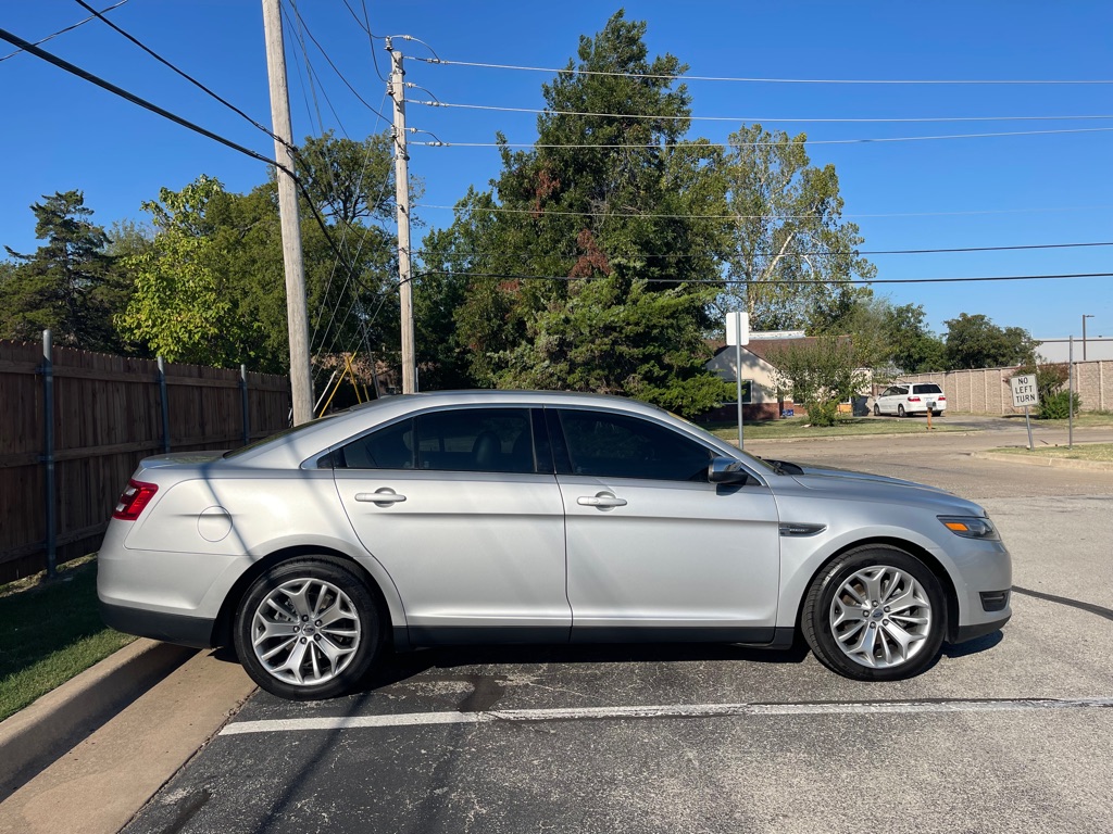 FORD TAURUS 2017 FORD TAURUS 1FAHP2F83HG121721