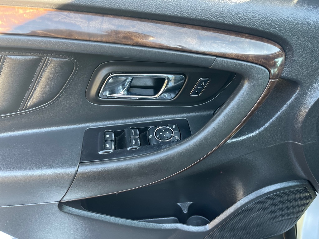 FORD TAURUS 2017 FORD TAURUS 1FAHP2F83HG121721
