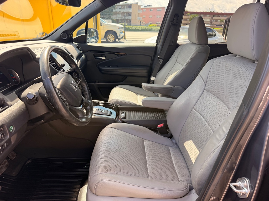 Photo 16 of this HONDA PASSPORT