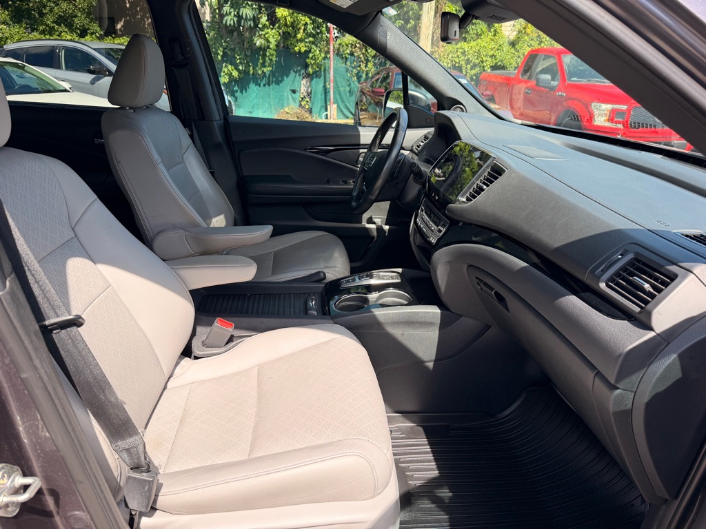 Photo 17 of this HONDA PASSPORT