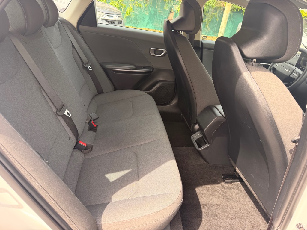 Photo 17 of this KIA K4