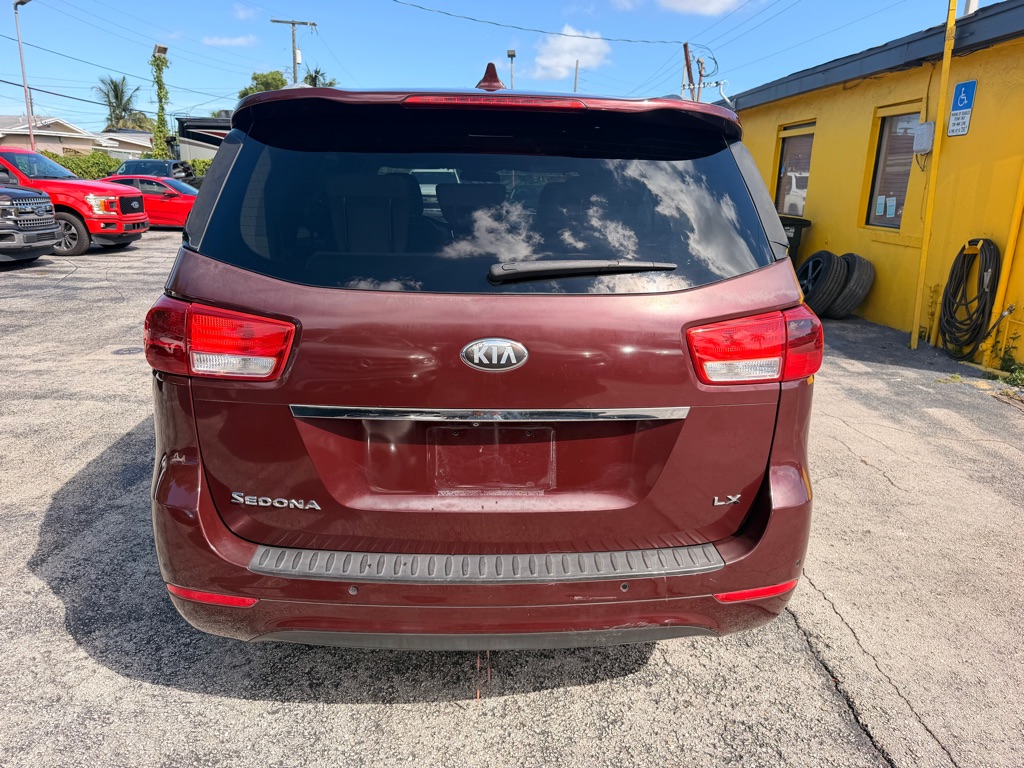 Photo 10 of this KIA SEDONA