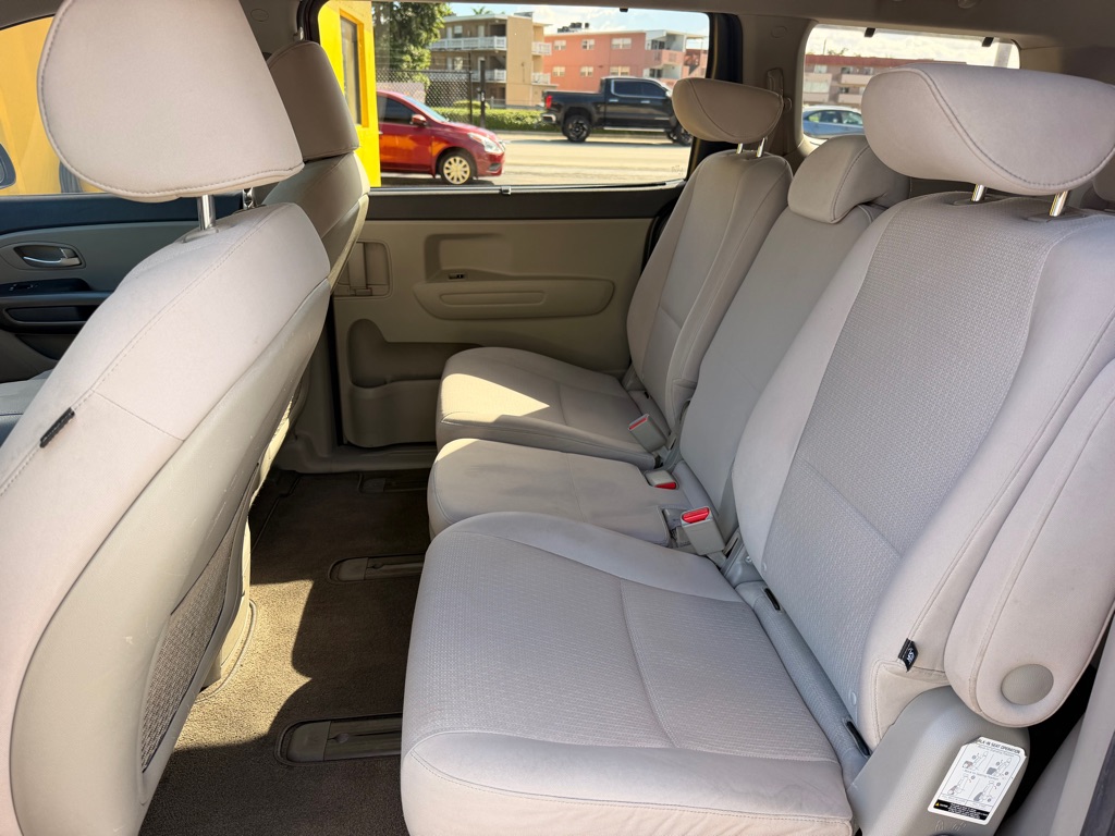 Photo 17 of this KIA SEDONA