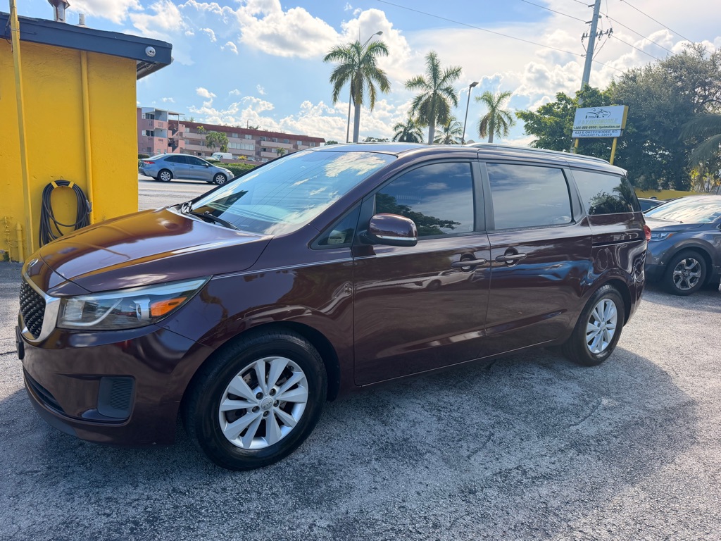 Photo 2 of this KIA SEDONA