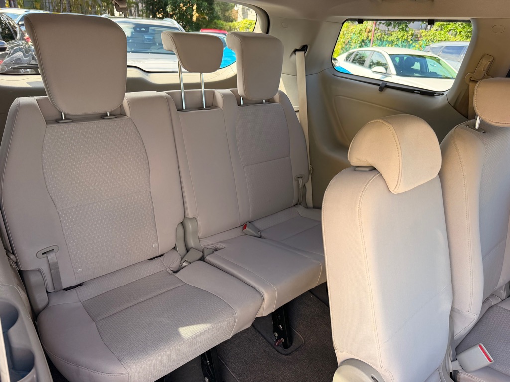 Photo 16 of this KIA SEDONA