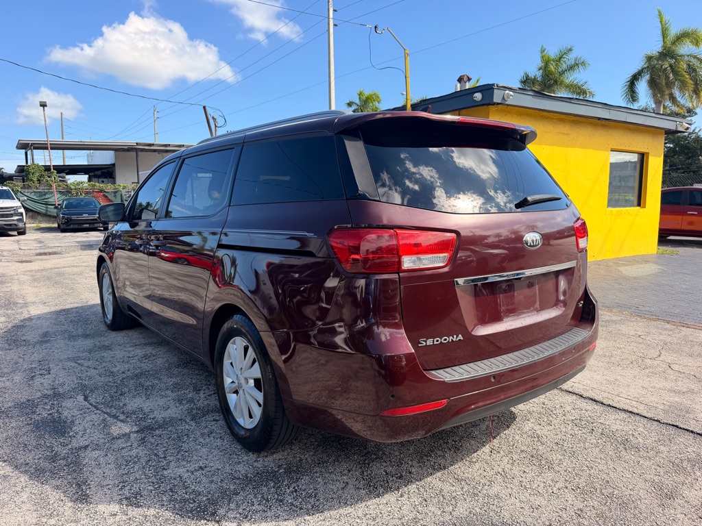 Photo 11 of this KIA SEDONA