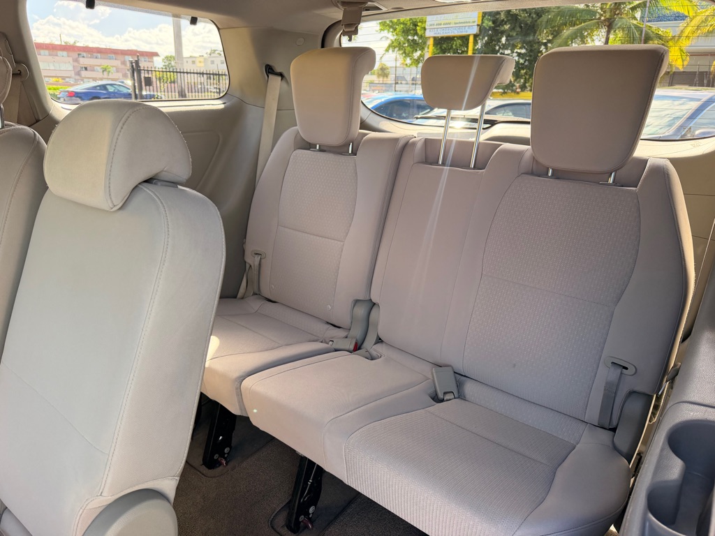 Photo 18 of this KIA SEDONA