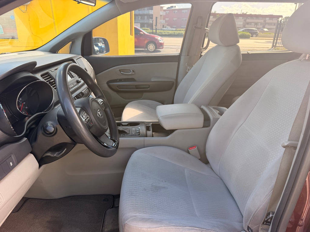 Photo 13 of this KIA SEDONA