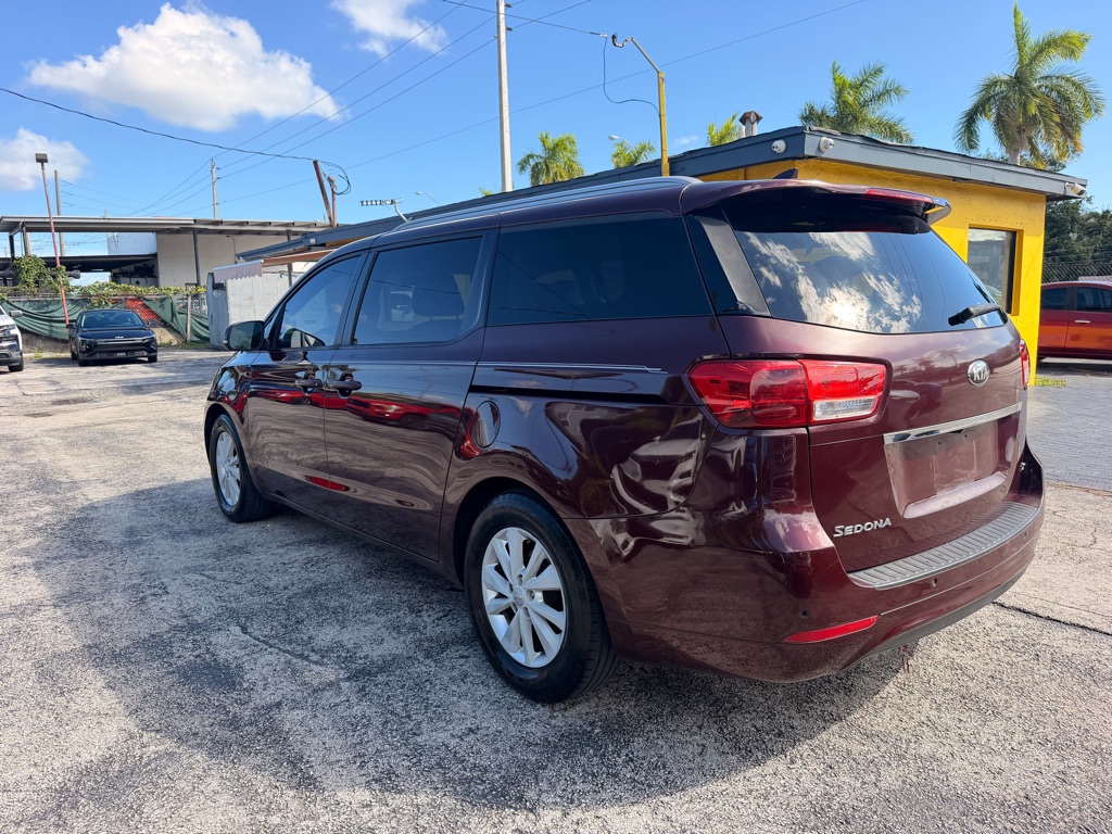 Photo 12 of this KIA SEDONA
