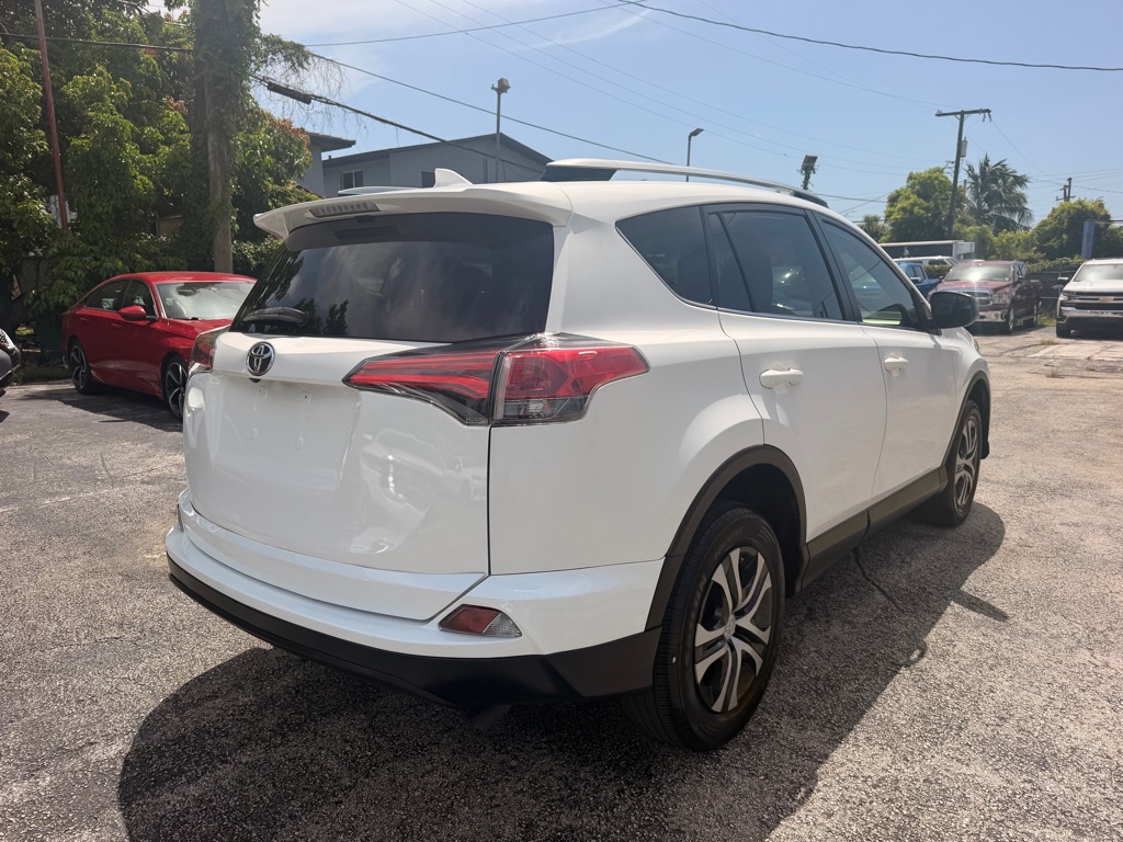 Photo 10 of this TOYOTA RAV4