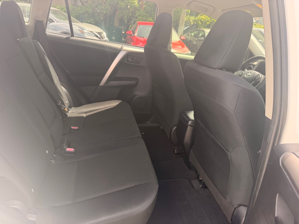 Photo 16 of this TOYOTA RAV4