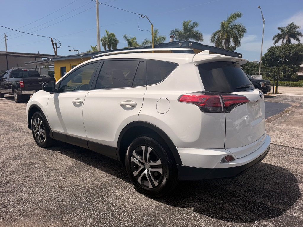 Photo 13 of this TOYOTA RAV4