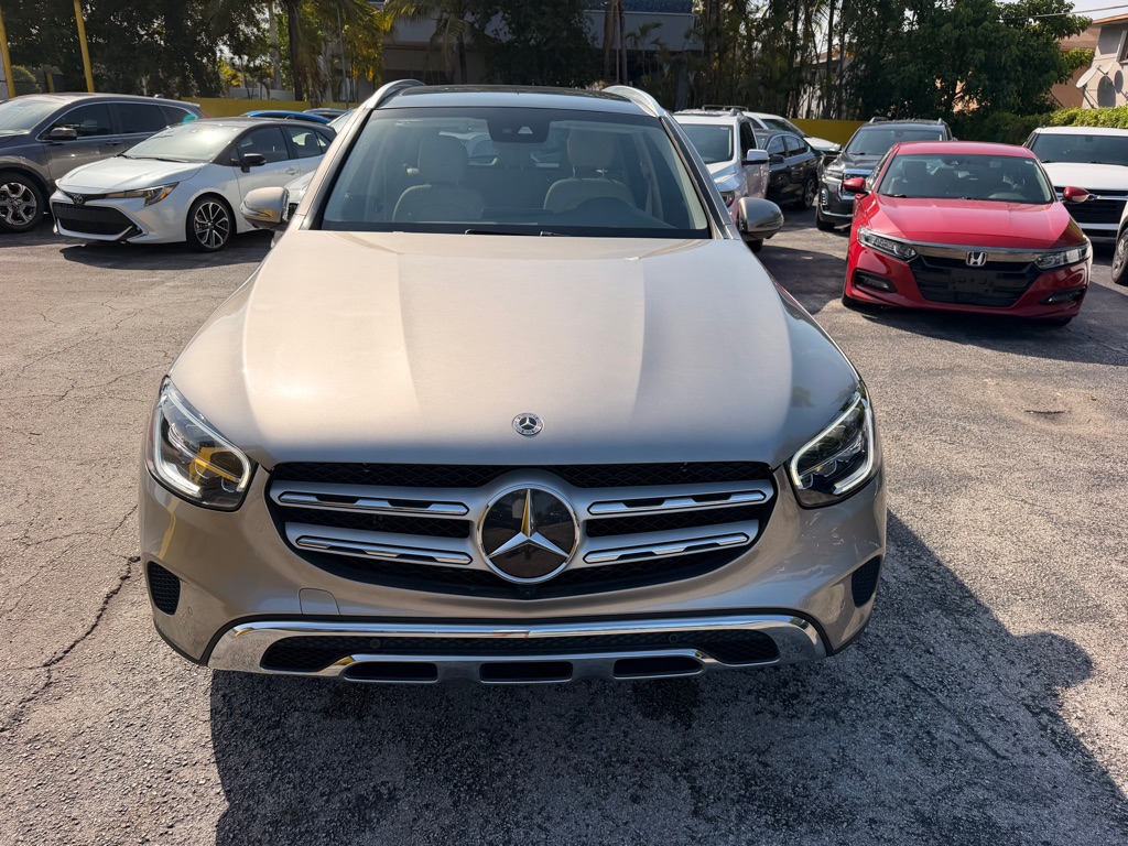 Photo 4 of this MERCEDES-BENZ GLC