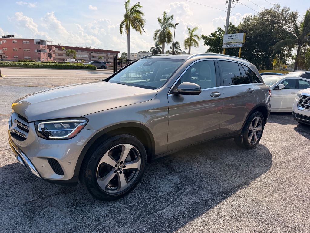 Photo 2 of this MERCEDES-BENZ GLC