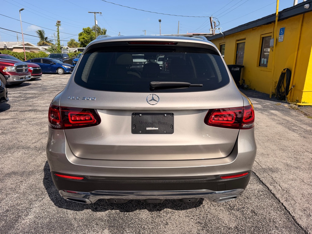 Photo 11 of this MERCEDES-BENZ GLC