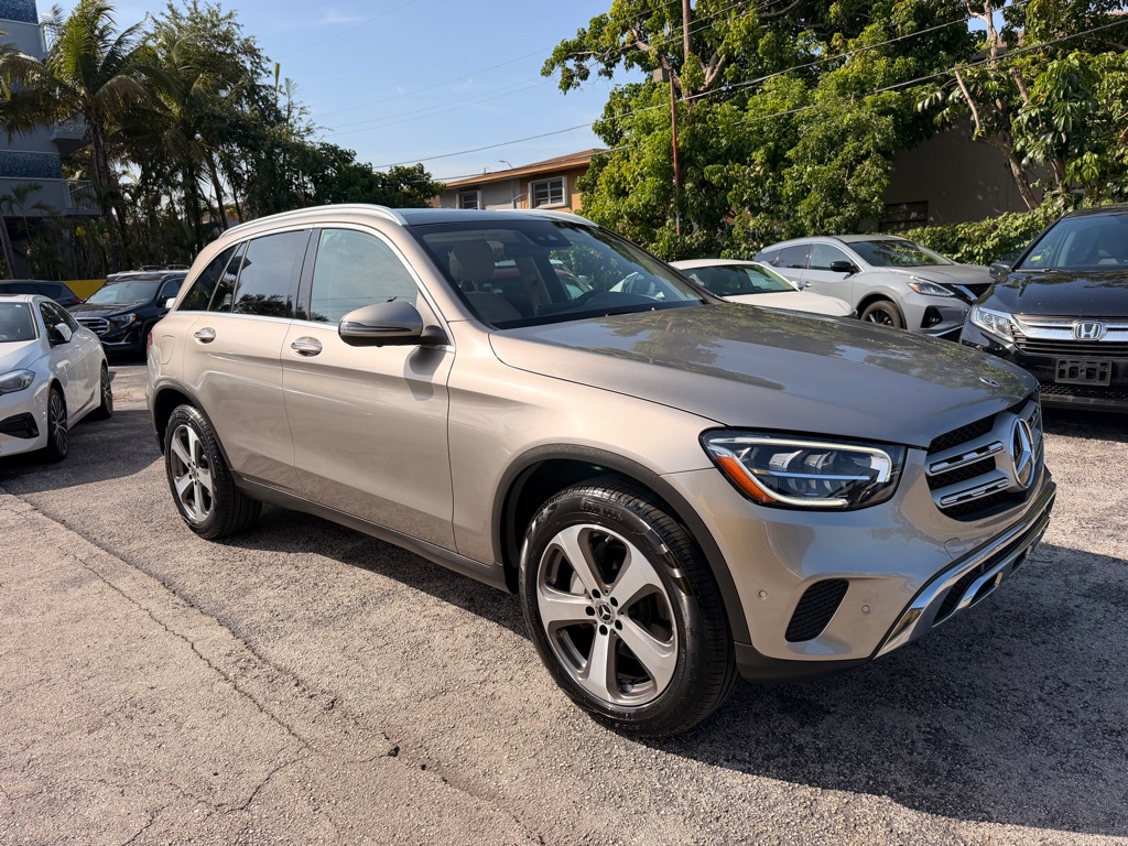 Photo 7 of this MERCEDES-BENZ GLC