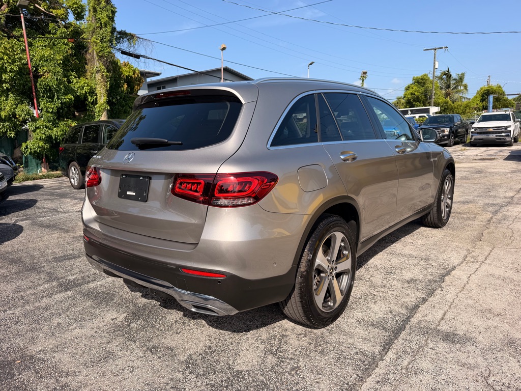 Photo 9 of this MERCEDES-BENZ GLC