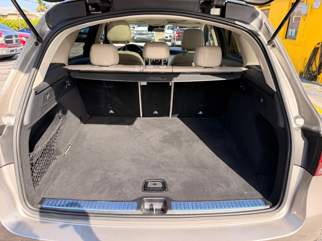 Photo 19 of this MERCEDES-BENZ GLC