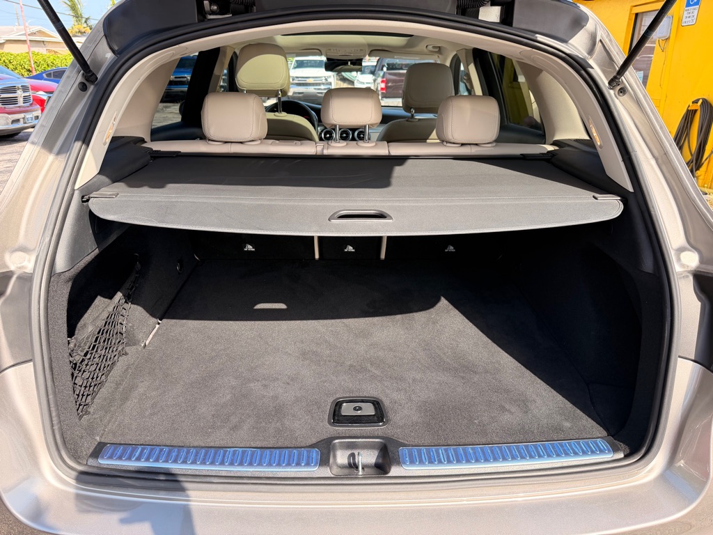 Photo 18 of this MERCEDES-BENZ GLC
