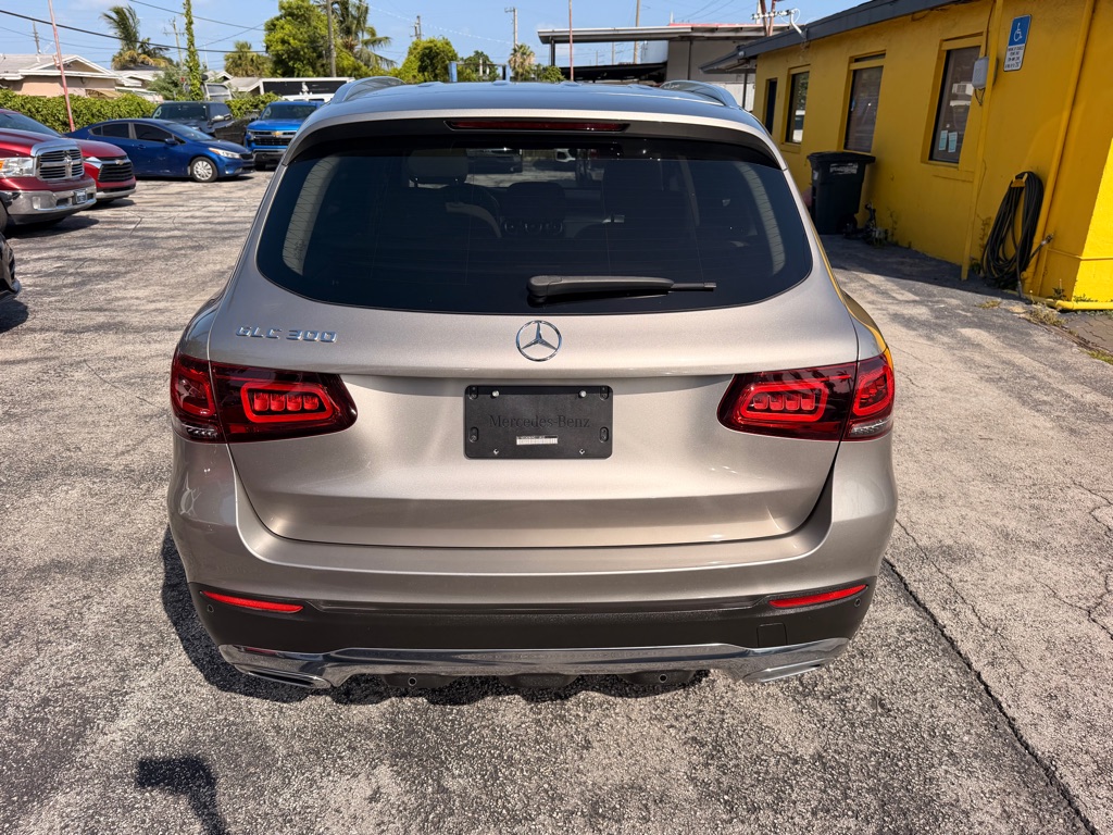 Photo 10 of this MERCEDES-BENZ GLC