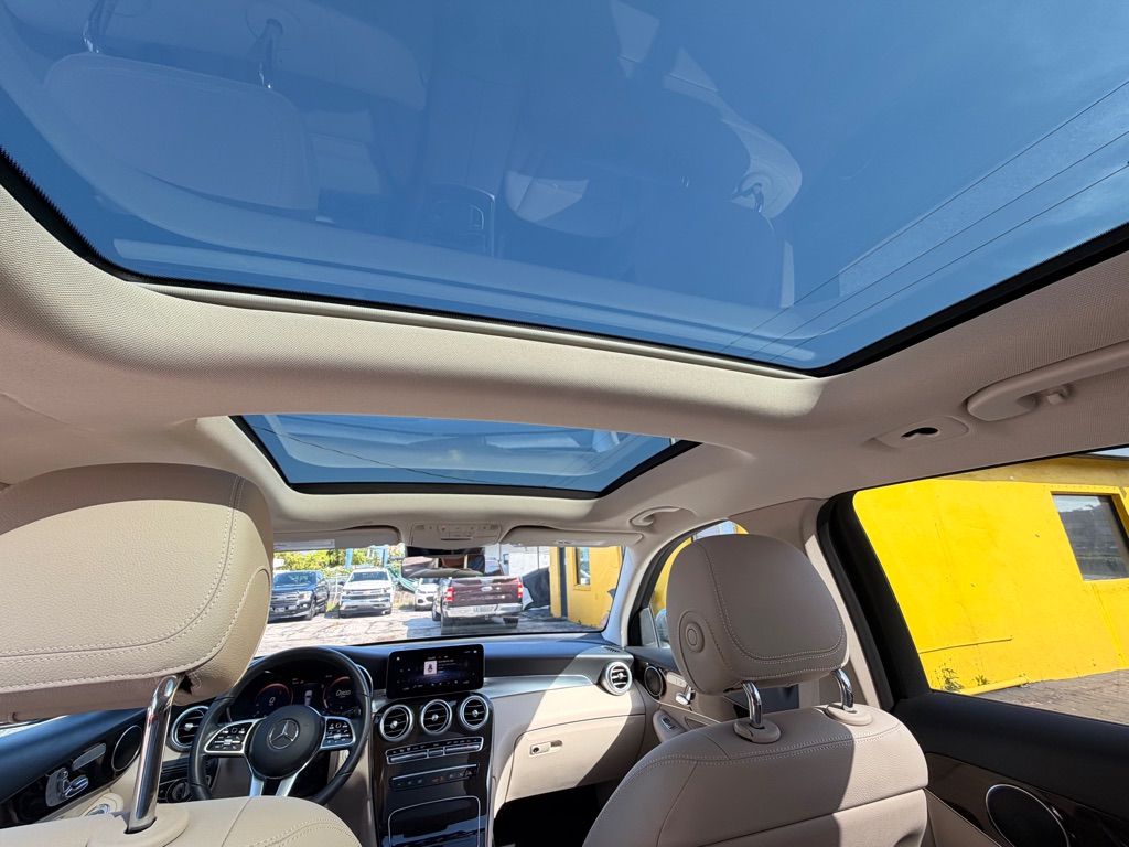 Photo 21 of this MERCEDES-BENZ GLC