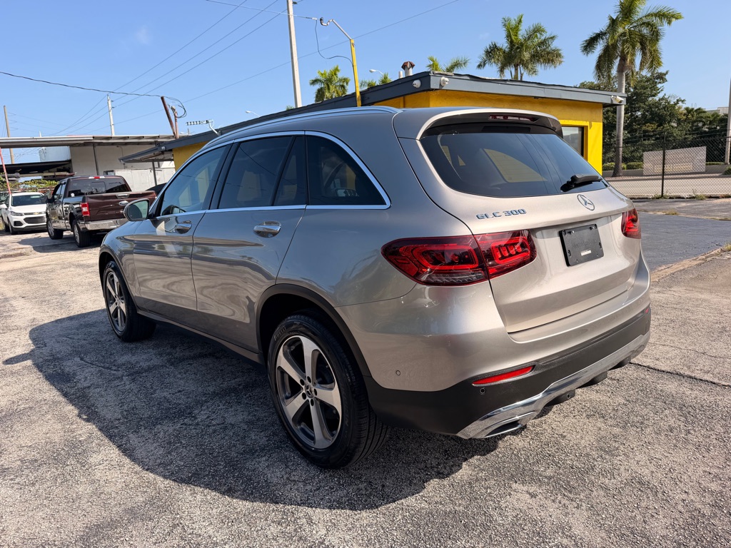 Photo 13 of this MERCEDES-BENZ GLC