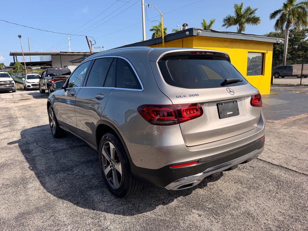 Photo 12 of this MERCEDES-BENZ GLC