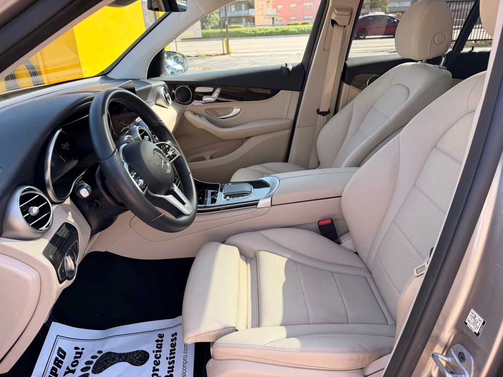 Photo 14 of this MERCEDES-BENZ GLC