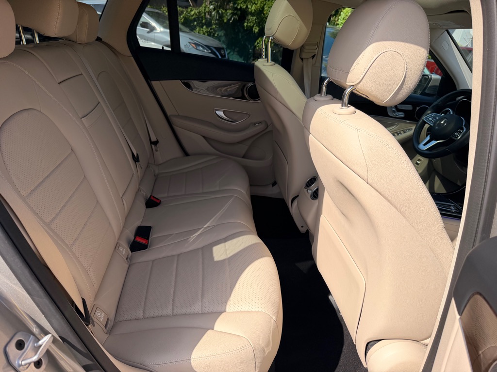 Photo 16 of this MERCEDES-BENZ GLC