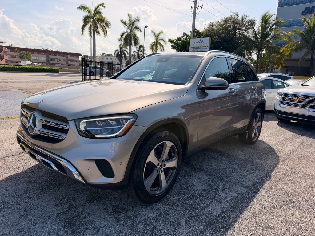 Photo 3 of this MERCEDES-BENZ GLC