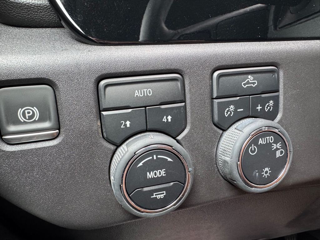 Photo 24 of this CHEVROLET SILVERADO 1500