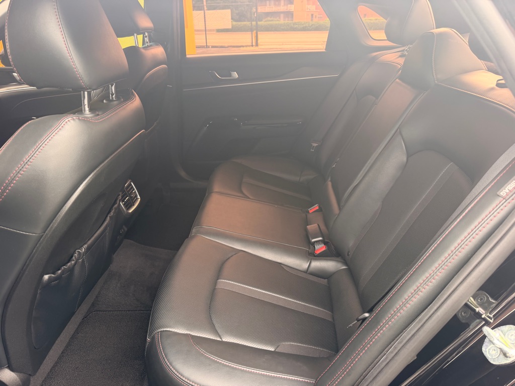 Photo 19 of this KIA K5
