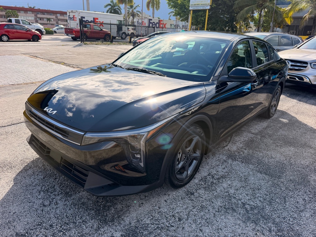 Photo 3 of this KIA K4