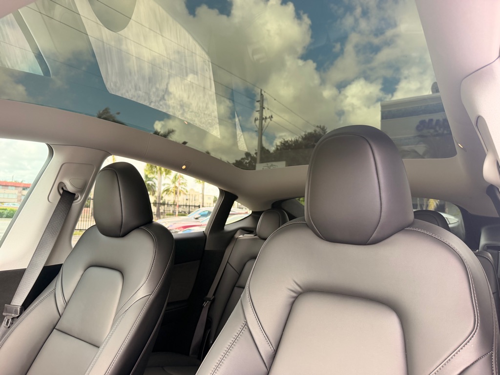 Photo 21 of this TESLA MODEL Y