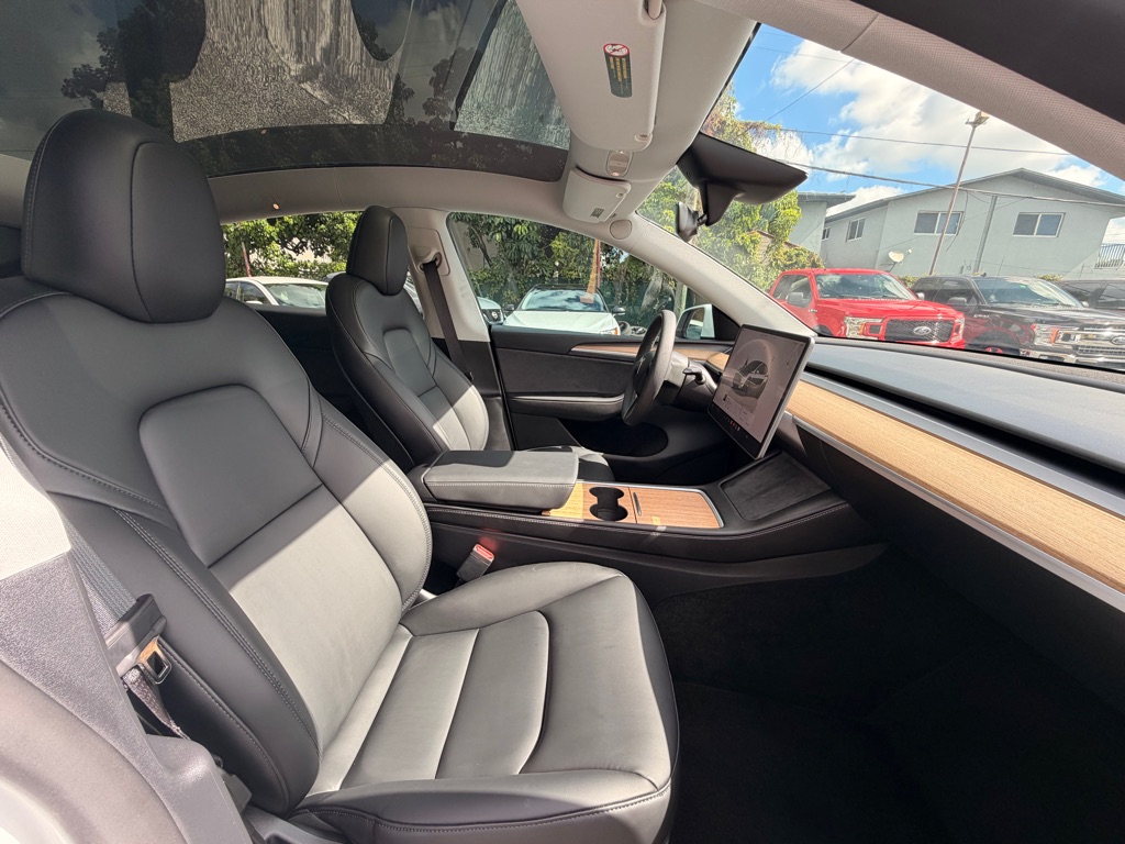 Photo 18 of this TESLA MODEL Y