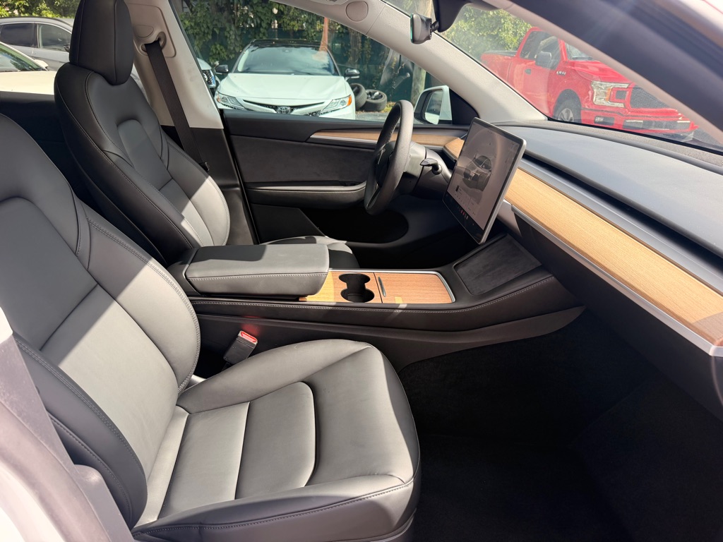 Photo 16 of this TESLA MODEL Y