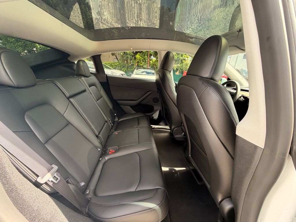 Photo 17 of this TESLA MODEL Y