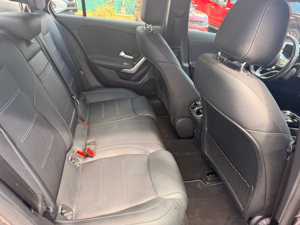 Photo 19 of this MERCEDES-BENZ A