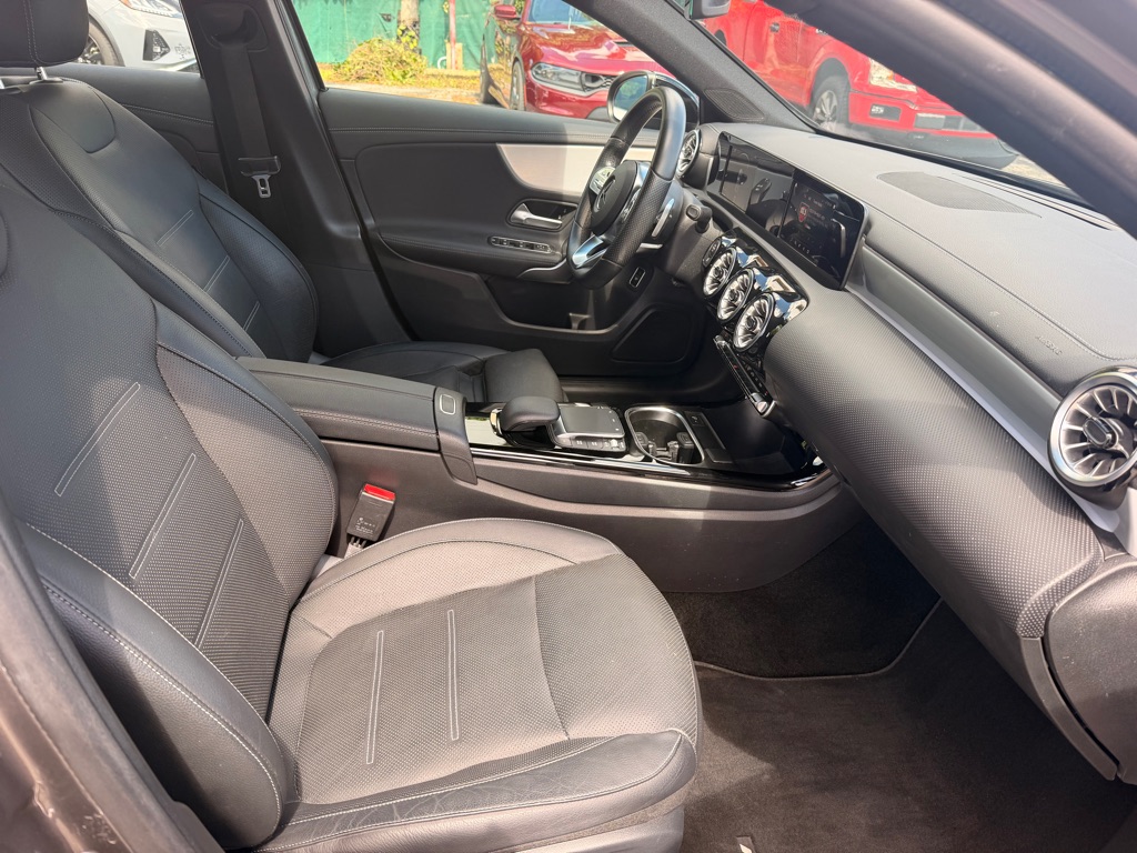Photo 18 of this MERCEDES-BENZ A