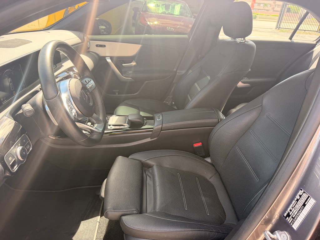 Photo 17 of this MERCEDES-BENZ A