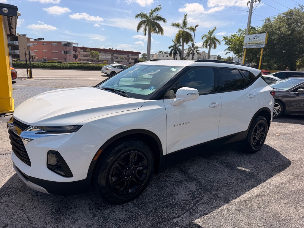 Photo 3 of this CHEVROLET BLAZER